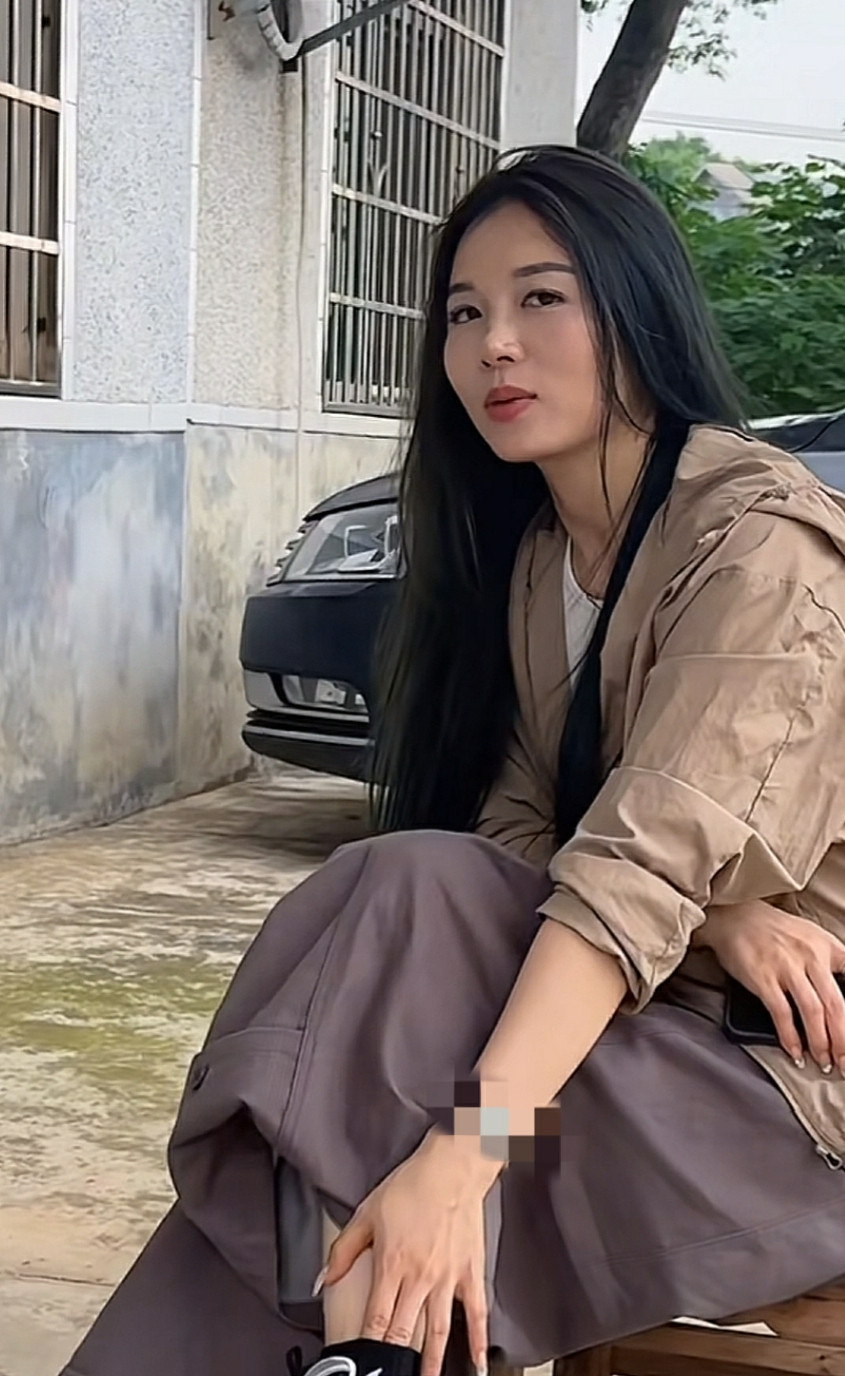 农村的女人就是野，感觉像要吃人