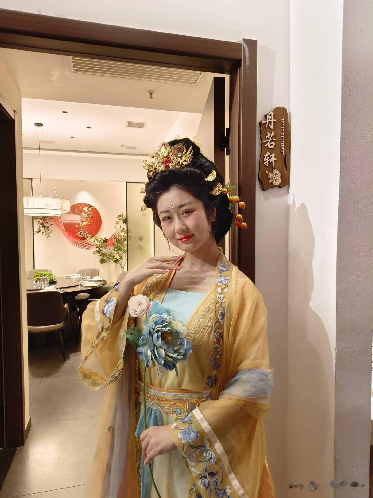 穿越时空的古典美人，花团锦簇的华服，韵味十足！有研究纯素食的盆友吗?性格会决定