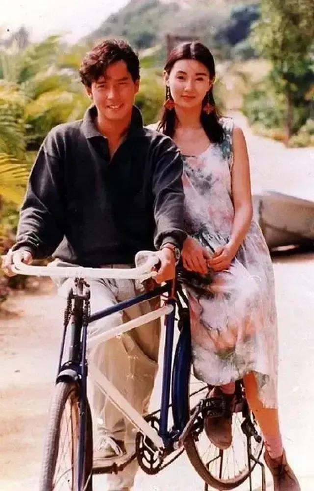 这女的我认识是张曼玉，这男的是谁