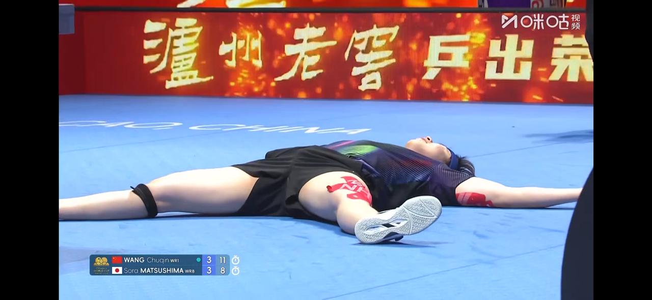 王楚钦夺冠：3个举动让人“泪目”！当最后一个球落地，王楚钦10-8拿下决胜