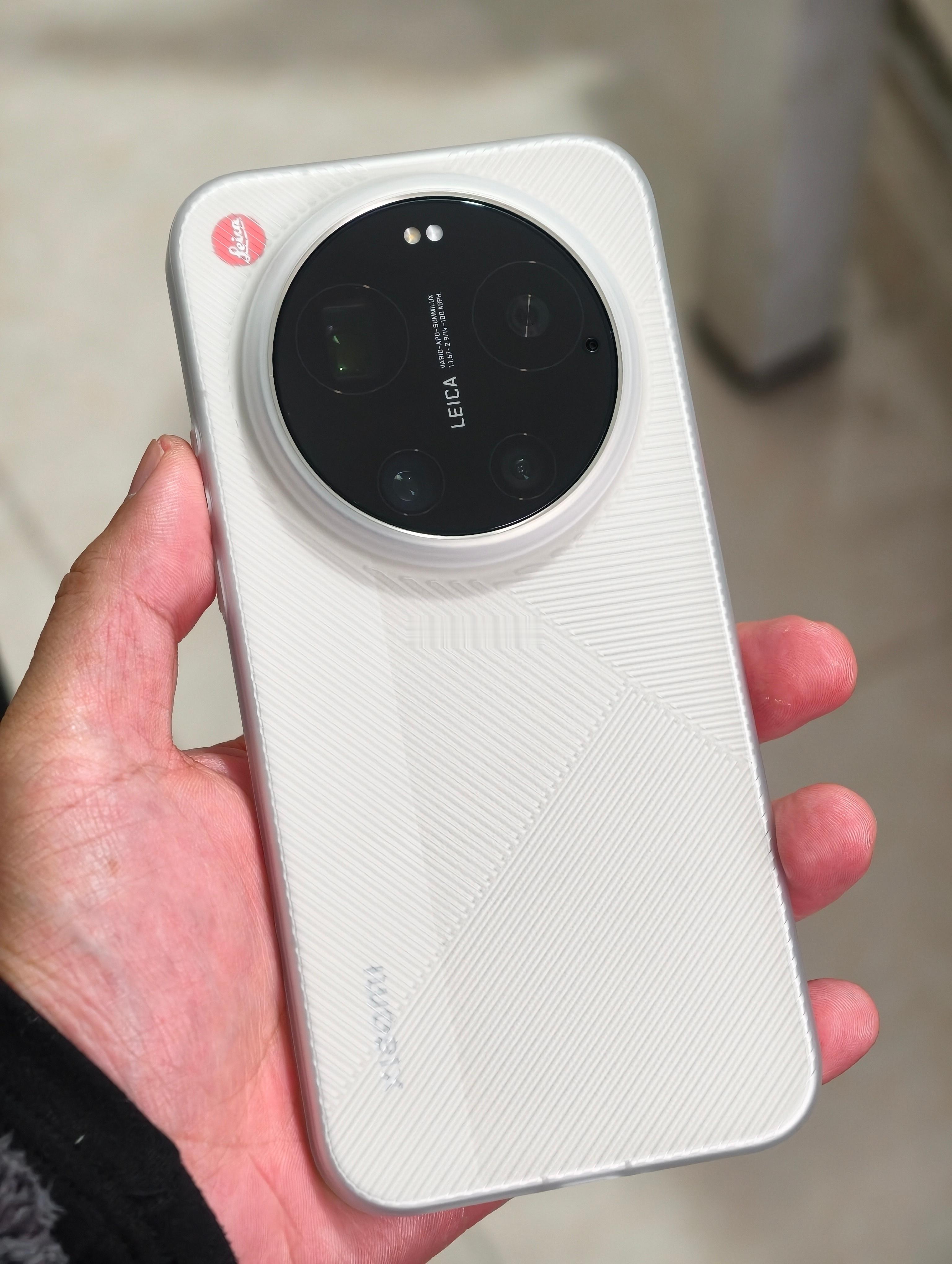 小米17ultra徕卡的壳很帅，但我还是喜欢轻薄的