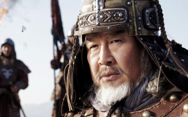 一大将胸部中箭奄奄一息，成吉思汗将他塞进牛肚子里，救了他一命 蒙古铁骑横扫欧