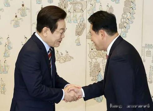 韩国春节长假最后一天，朝野对“春节民心”给出了截然不同的解读。执政党共同民主党强