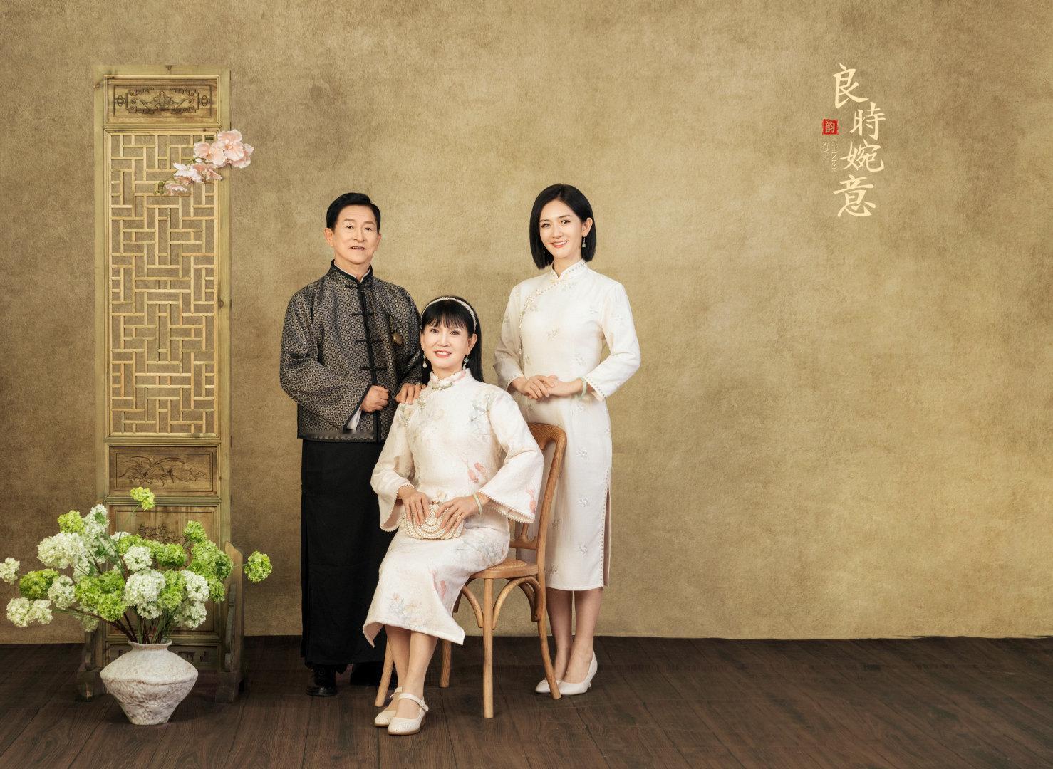 你和家人多久拍一次全家福娜姐父母竟然已经结婚五十周了，好幸福的一家三口啊姐姐当