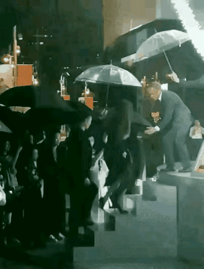 摔跟头确实很意外，但是在摔跟头的时候，也能够考验出一个人的心理素质和反应能力，有