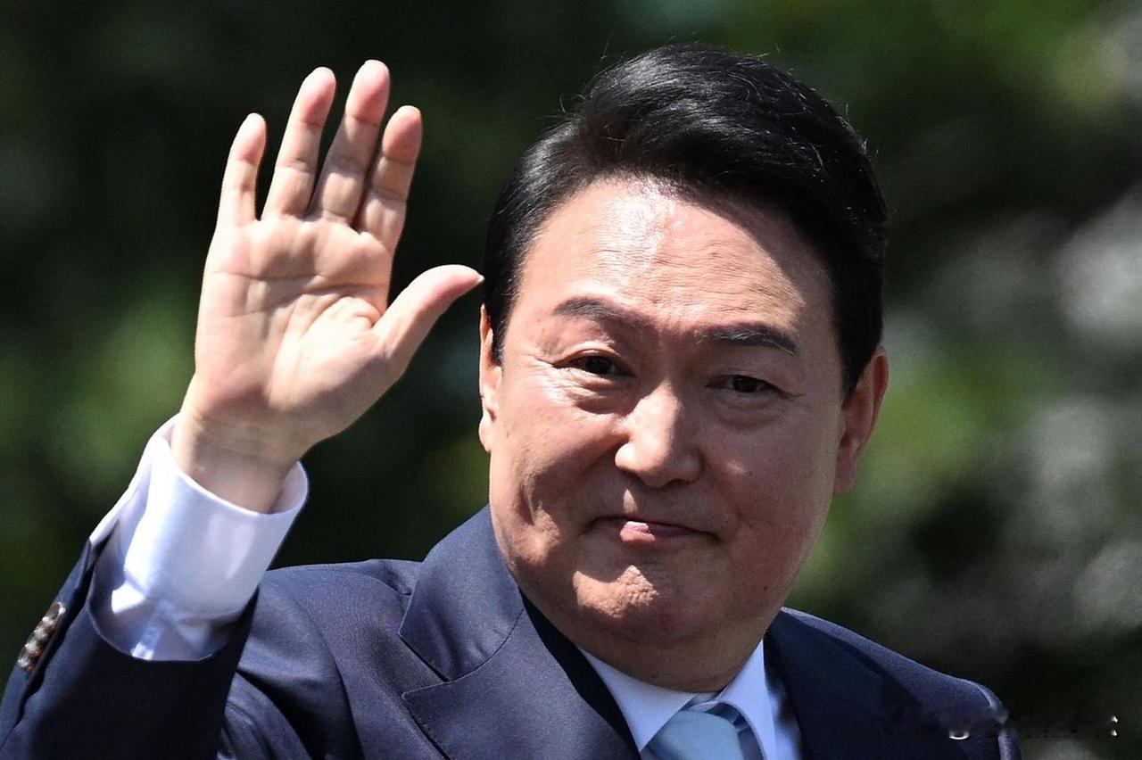 尹锡悦为蹭空调频繁见律师！尹锡悦为了吹拘留所会见室的空调，每天至少要见律师2次