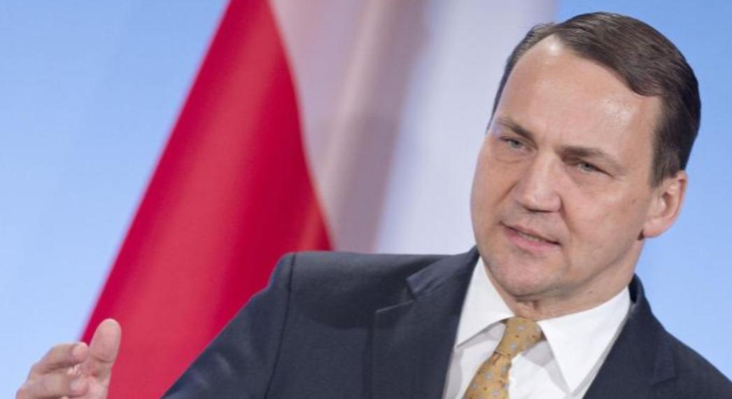 2026年2月13日，慕尼黑的寒风凛冽，但巴伐利亚霍夫酒店内，波兰外长西科尔斯基