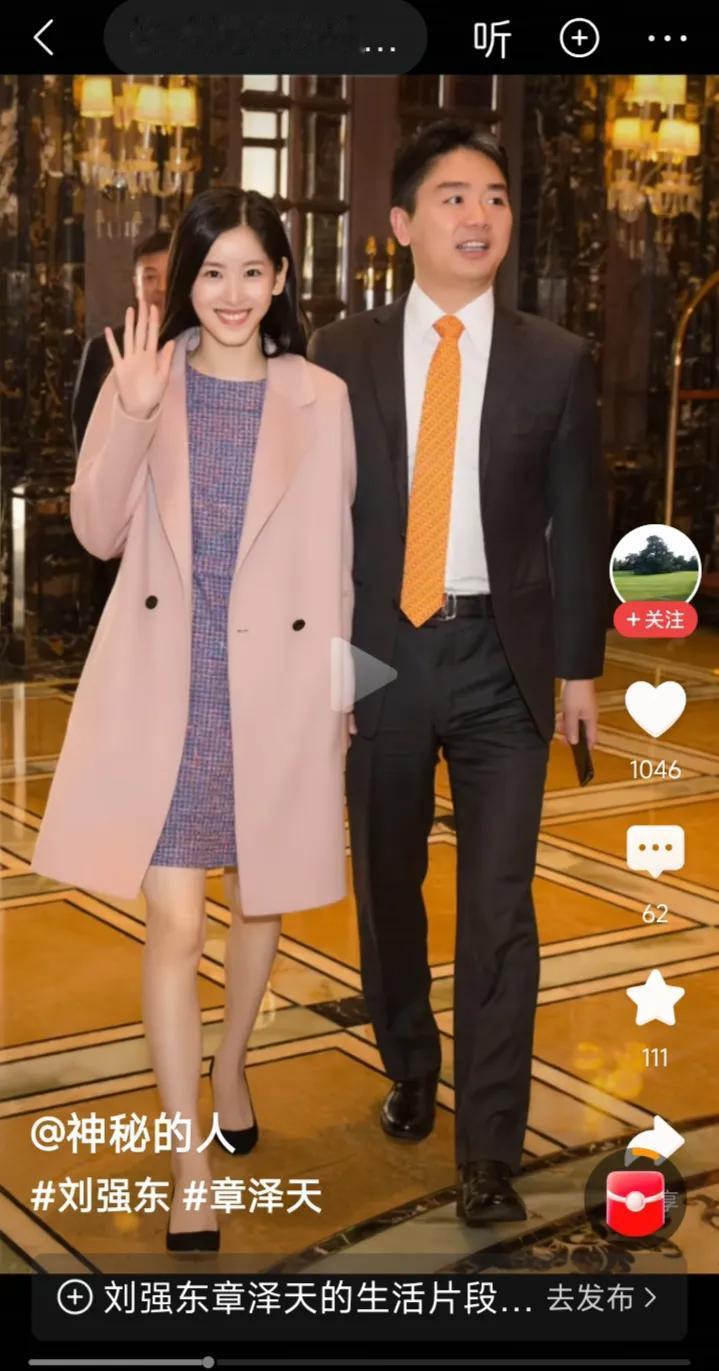 此照片从很珍贵从没有见过，2015年新婚燕尔的奶茶妹妹，章泽天略带羞涩且幸福的含