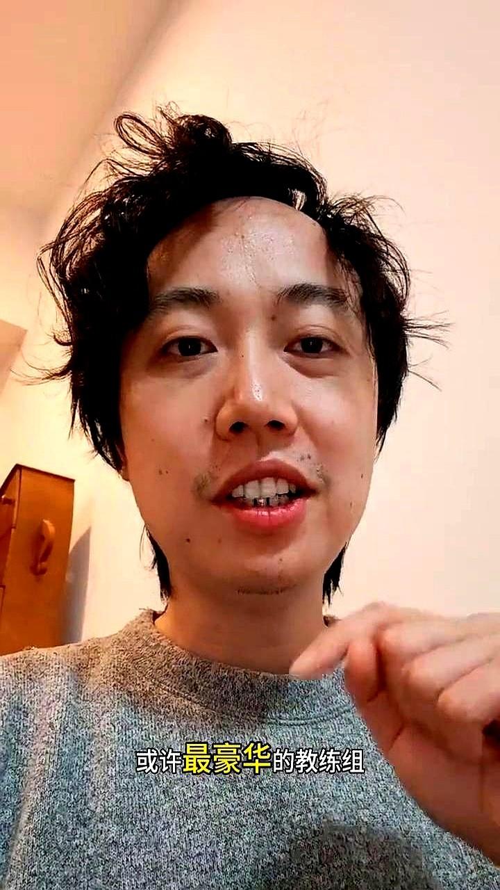 中超郑智来了。他接手青岛西海岸，不光是看中那里的年轻人。一上任就把黄博文、李