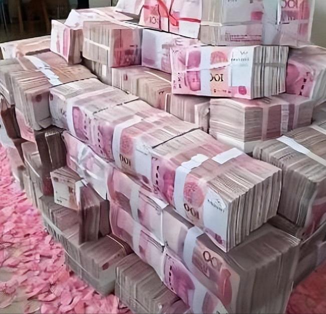 什么叫洗钱？简单的举个例子：你买彩票中了500万，扣除20%个税，实际到手400