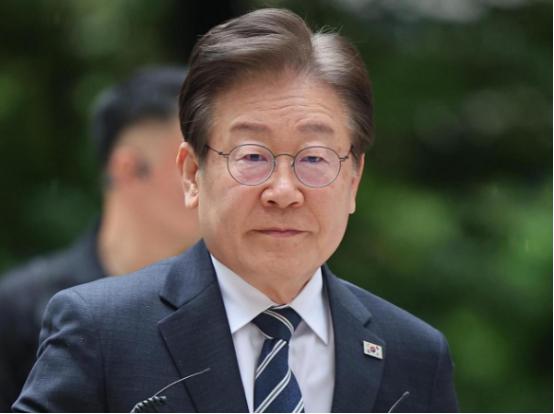 忍耐15天，李在明终于下令，韩国军队逼近独岛，日本目光转向中国。 高市早苗这