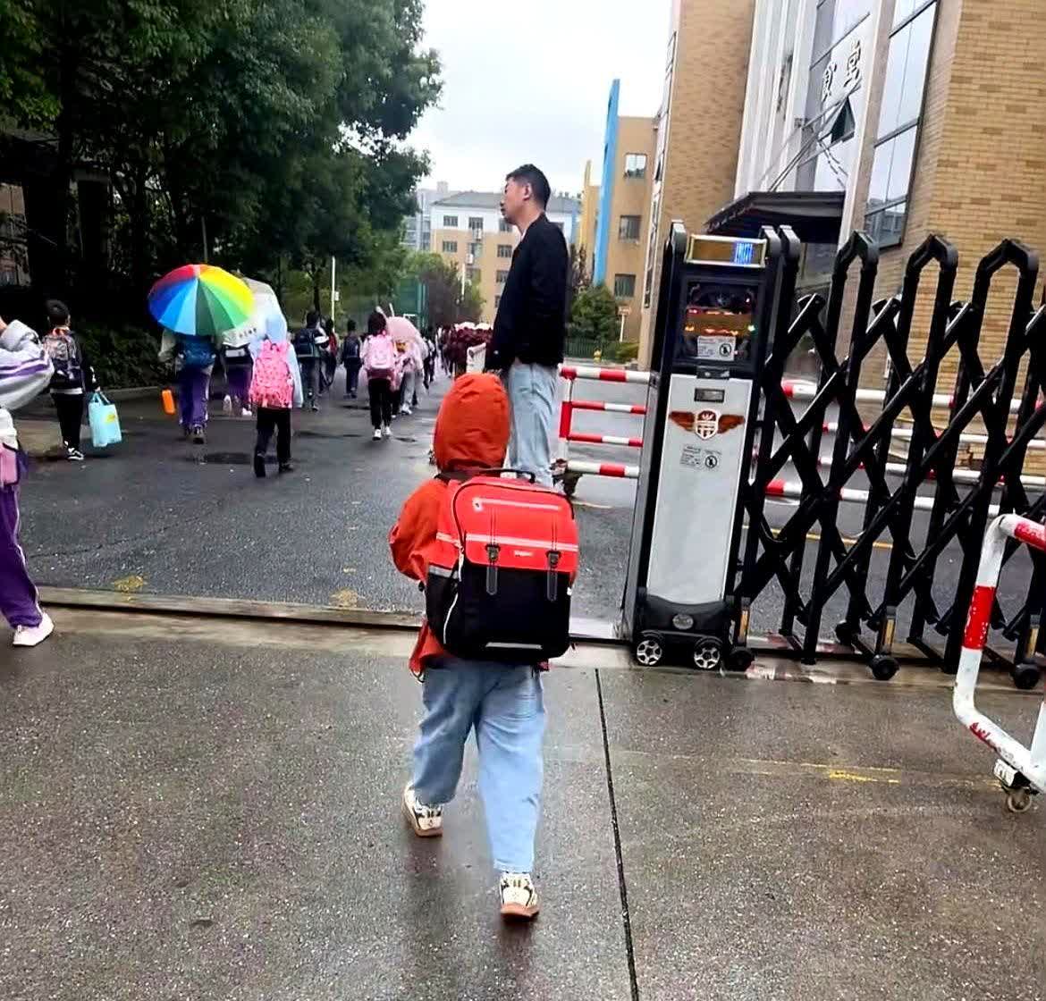 这个熊孩子可算是彻底栽了！瑞安事件没过去多久，报应就来得又快又猛。
