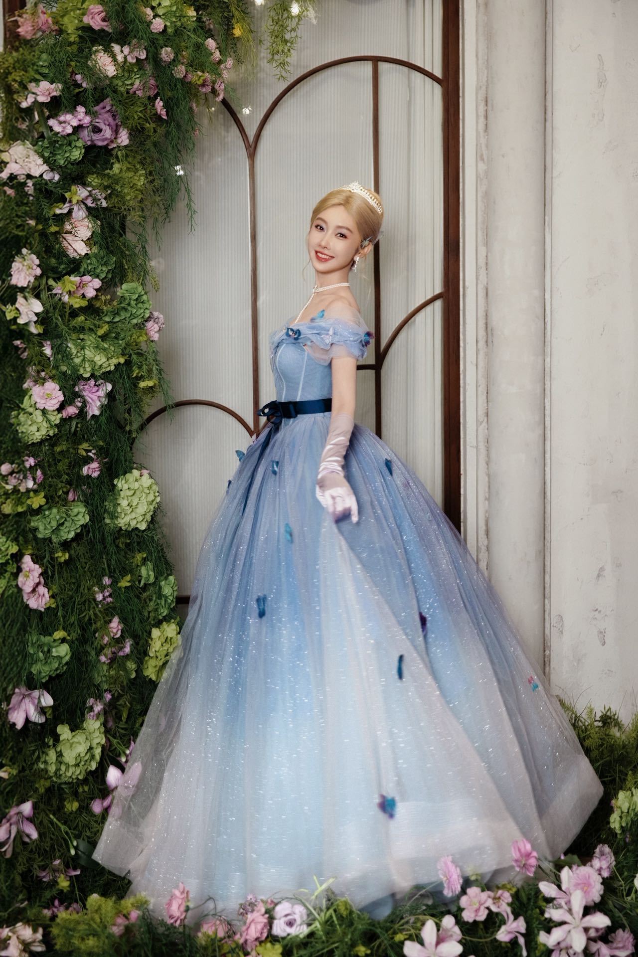 宣璐在逃灰姑娘具像化宣璐跳这舞，直接让在逃灰姑娘有了脸！裙摆一甩，仙气飘飘，这颜