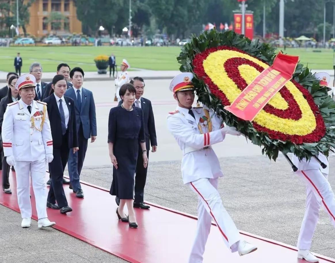 日本首相高市早苗跪舔外交，投其所好2026年5月初，日本首相高市早苗的亚洲澳