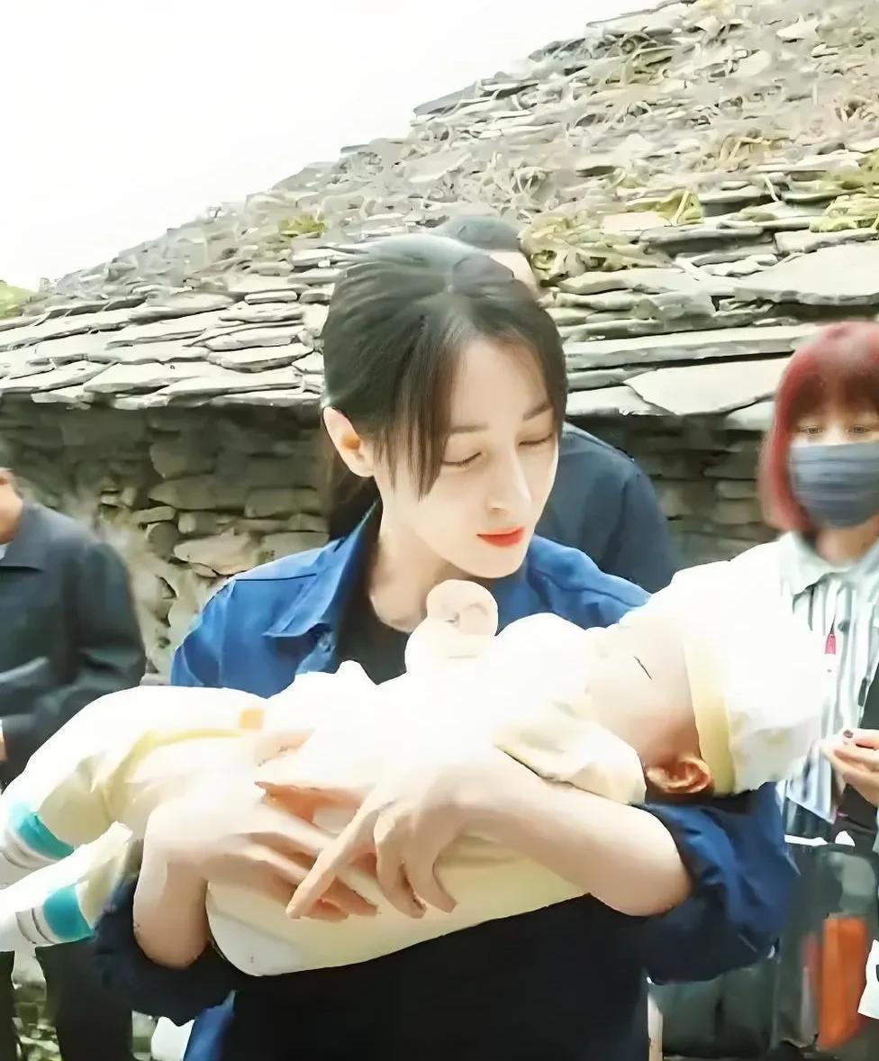 电视剧《利剑玫瑰》最无语的，不是邓妍能过肩摔大汉，也不是孙律师能独自查人贩，