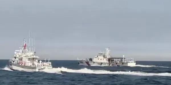 金门爆发激烈对峙！台湾省海巡署多艘巡防艇试图阻止大陆海警巡航，被大陆海警完全无视