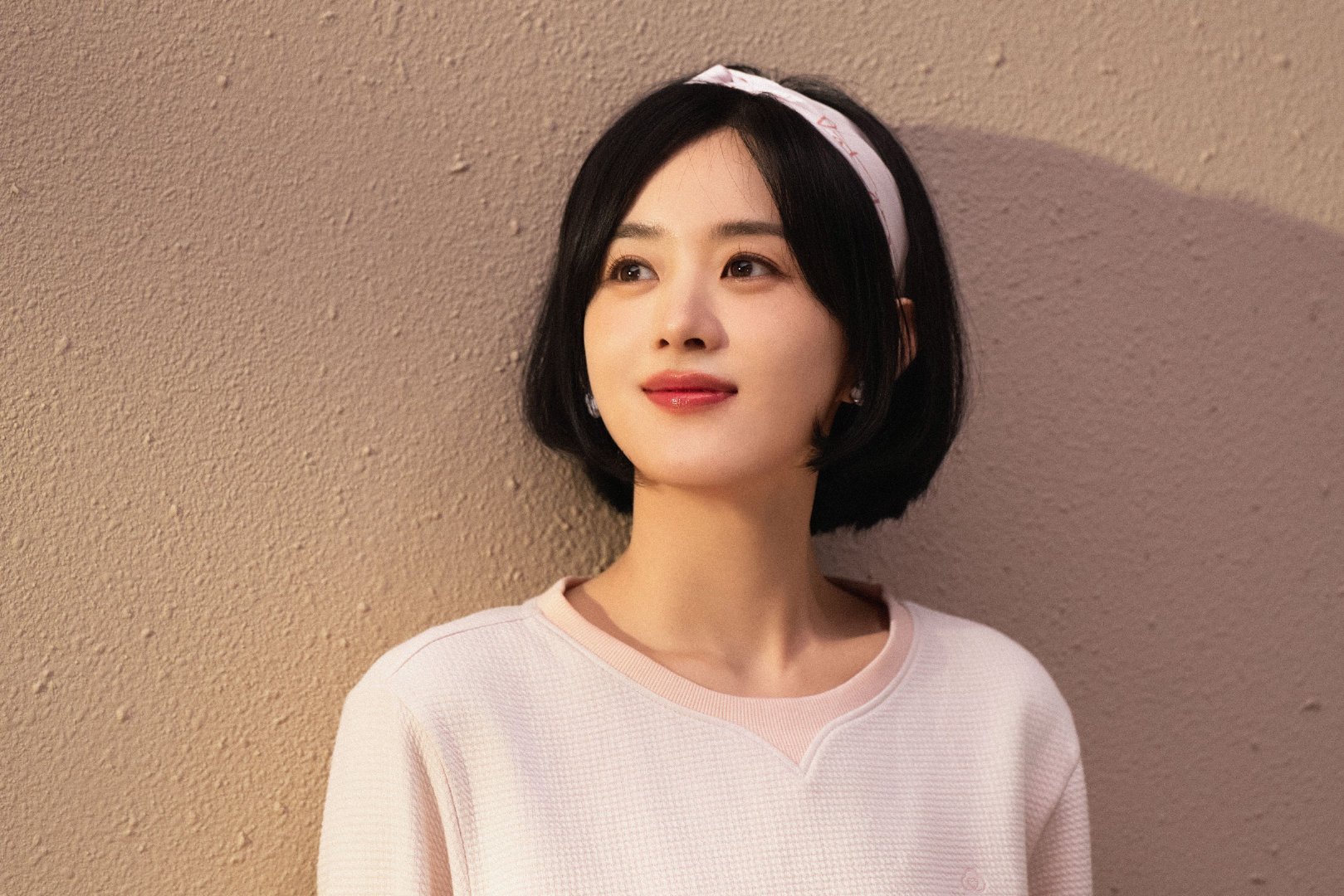赵丽颖纪梵希全球彩妆代言人赵丽颖zly赵丽颖"我一定要去寻找，就算无尽的星辰