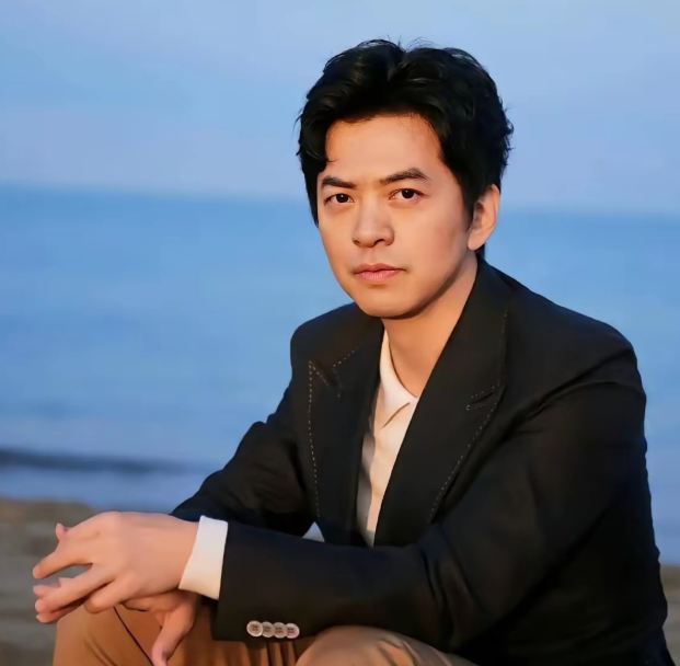 李健这生活方式估计能让不少人惊掉下巴张智霖在节目里追着问他：“一天就吃一顿？”