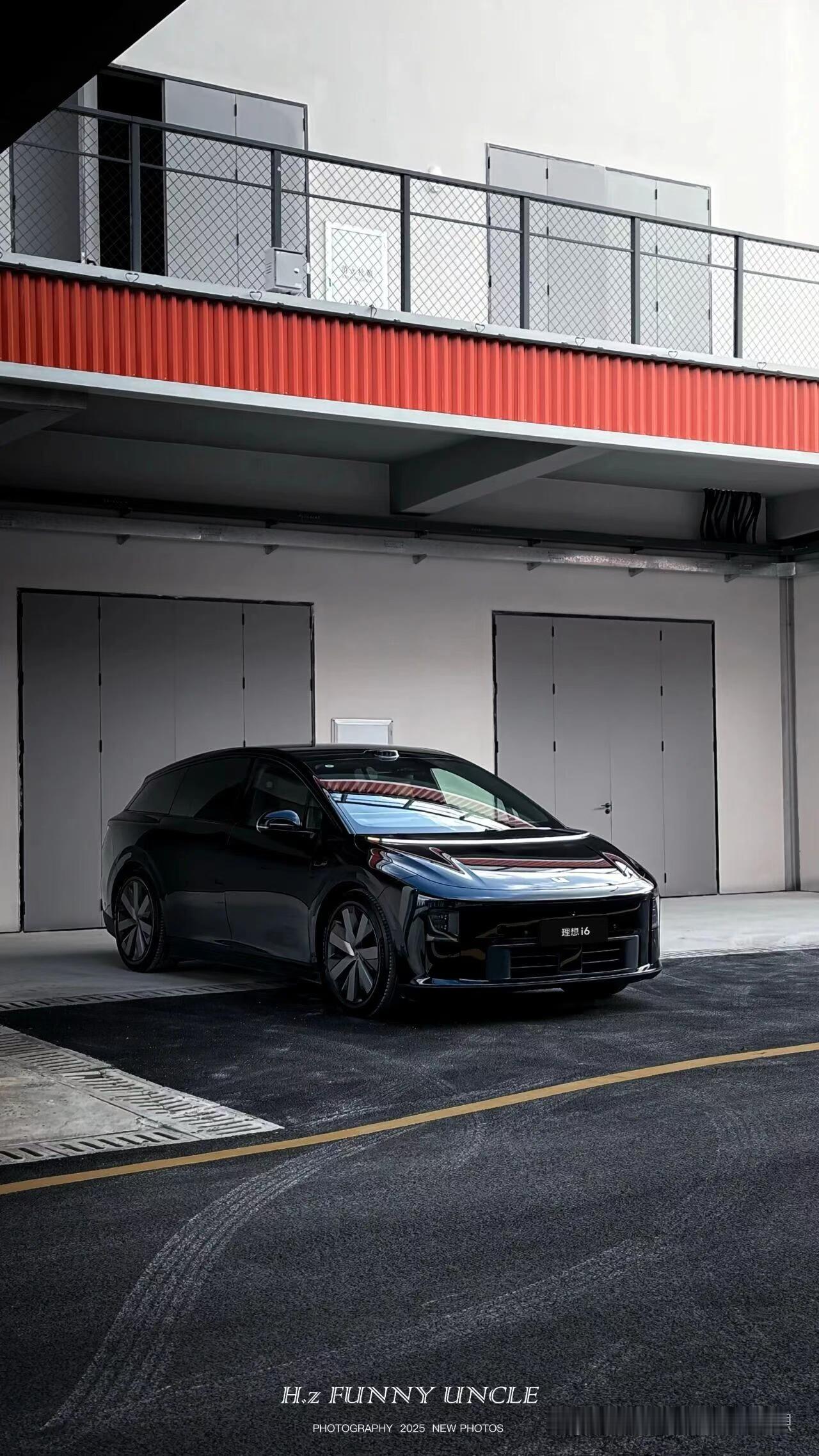 车主朋友拍的黑武士版理想i6和理想L6，真是6到家了[点赞]理想汽车理想i