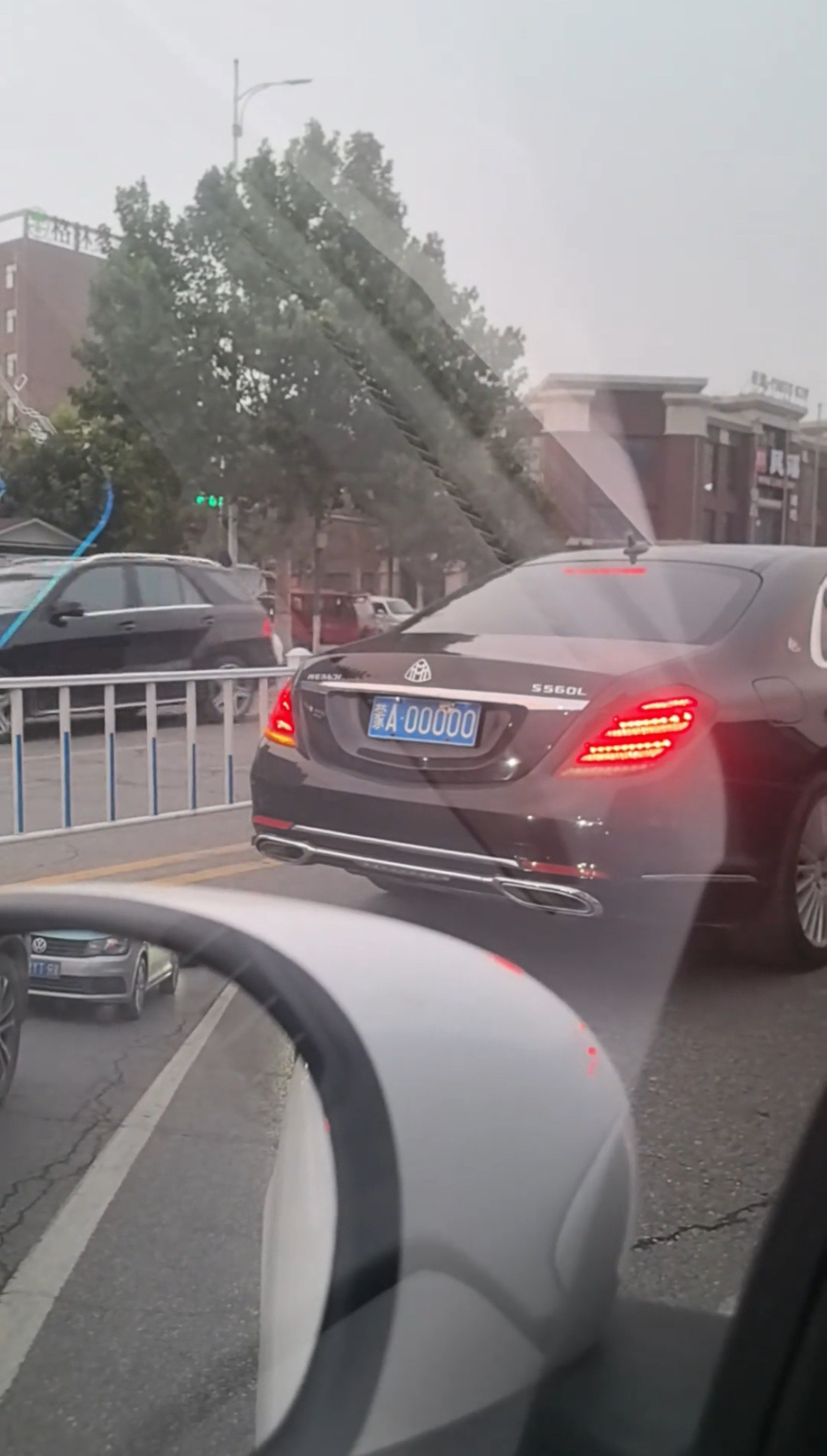 五个0的车牌见过吗？这么多的零我只在成都见过。。。​​​