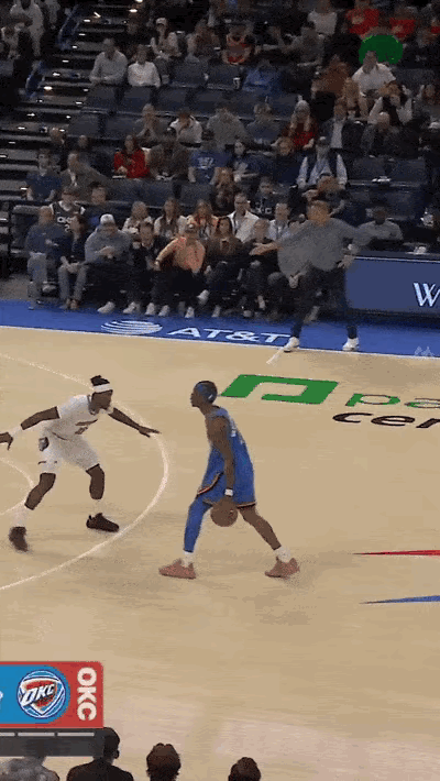 NBA再现惊人的魔鬼步伐，亚历山大上下走步晃晕特纳。亚历山大自己都笑了，裁判眼睛