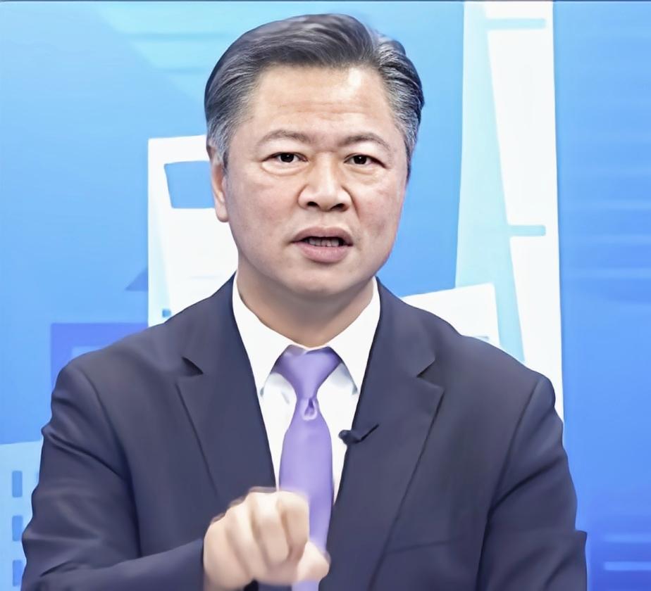 赖岳谦太敢说了，直言中国战略思维过时了！ 他说：中国大陆过去一直强调自己不怕