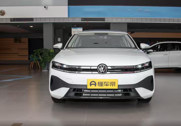 1.4T，它150马力+250牛・米，加速快，高速超车从容，不过要加95号