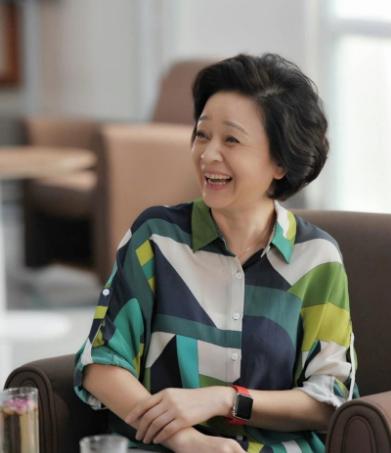 东京港区一套可以眺望东京塔的高档公寓里，刘莉莉已经独居了二十多年。房子宽敞整洁，