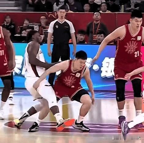 广东男篮新赛季打得过山西队吗！恕我直言，还是困难，看过山西11分大胜浙江的比赛后