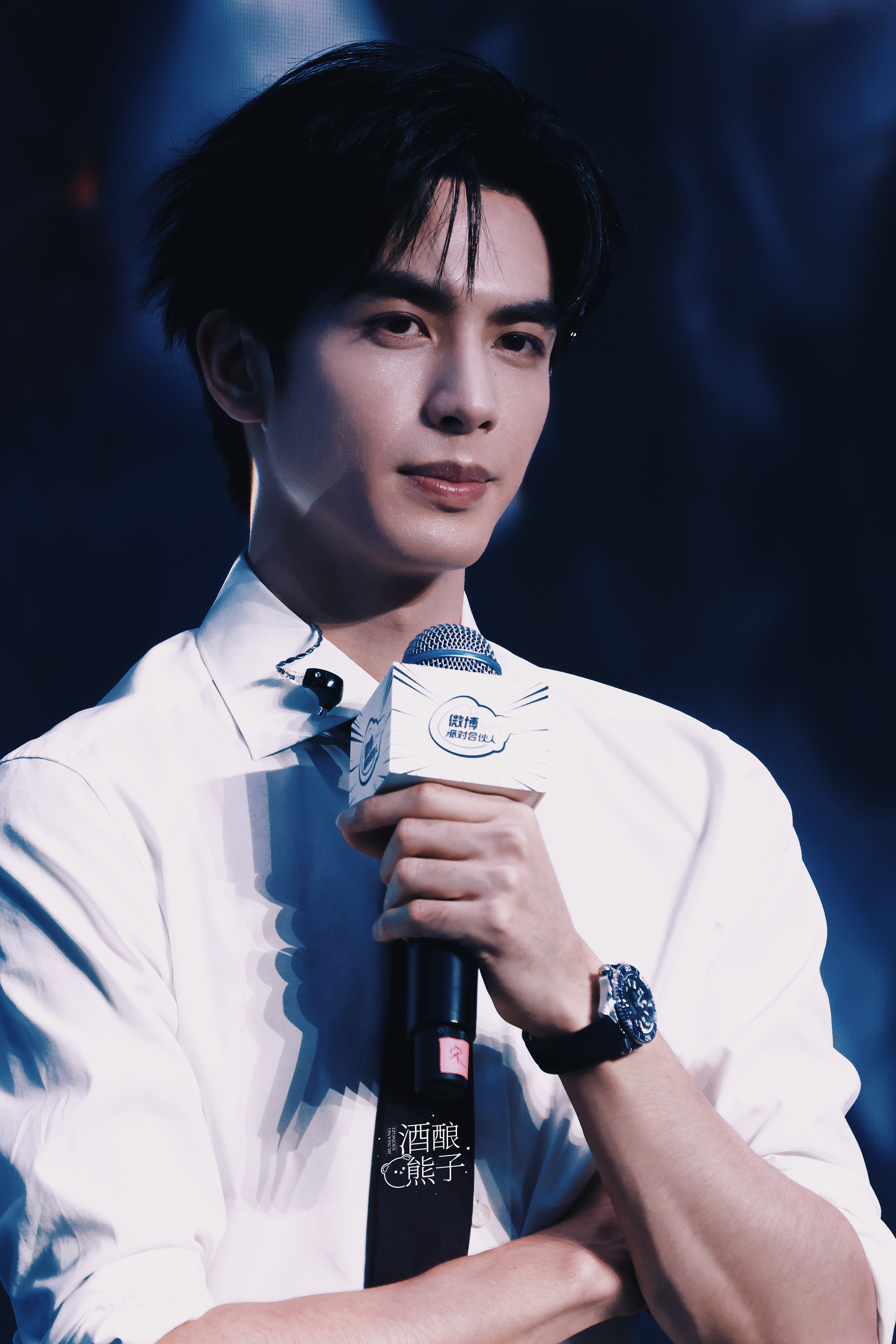 此男简直就是小说里棱角分明的极品总裁大帅哥。。。宋威龙见面会