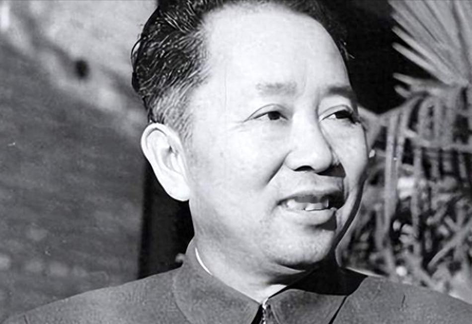 刘亚楼希望肖华担任空军政委，但肖华却拒绝了职位，理由是你脾气太倔强了！1949