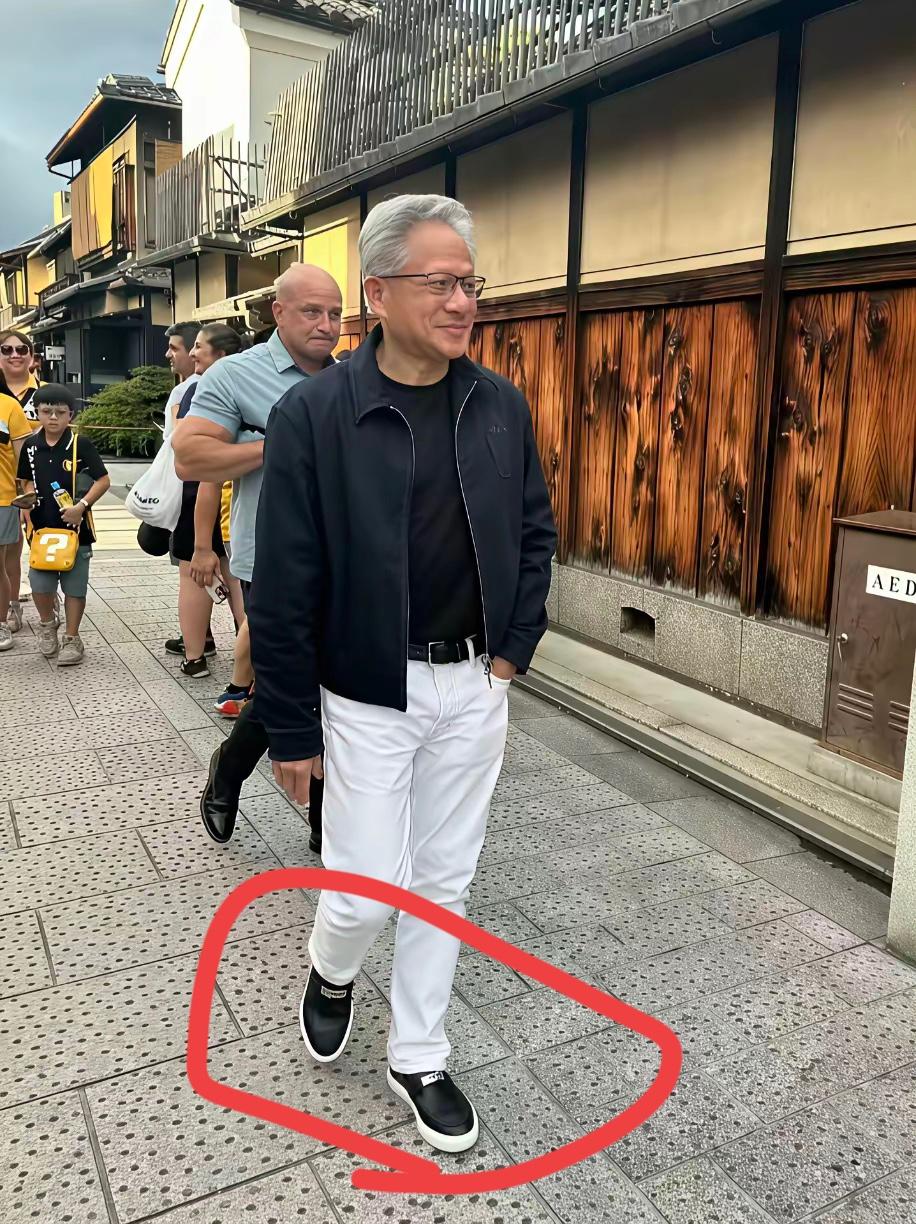 首富穿的鞋子贵不贵，要不要100元