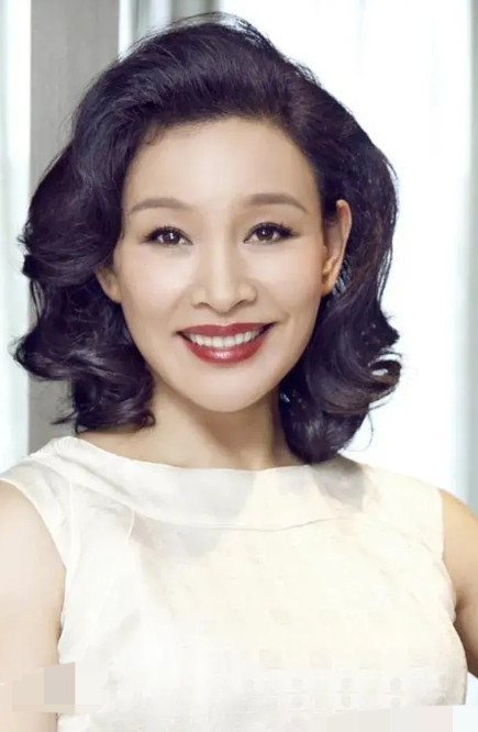 1985年，从美国回来的陈冲，在春晚舞台上说：我不想来的，但按你们中国人的习惯，