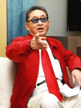 李敖说：“一个人在社会上，礼貌是没有用，谦逊也没用，古道热肠也没有用，忠厚老实也