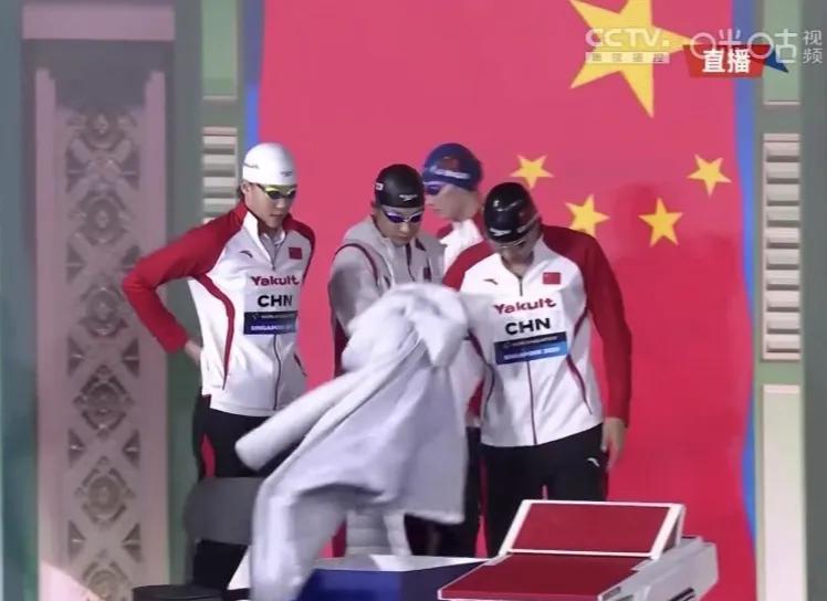 预赛第三，道次第三，决赛第三！中国女队摘铜7月31日晚，世锦赛游泳项目最后一场