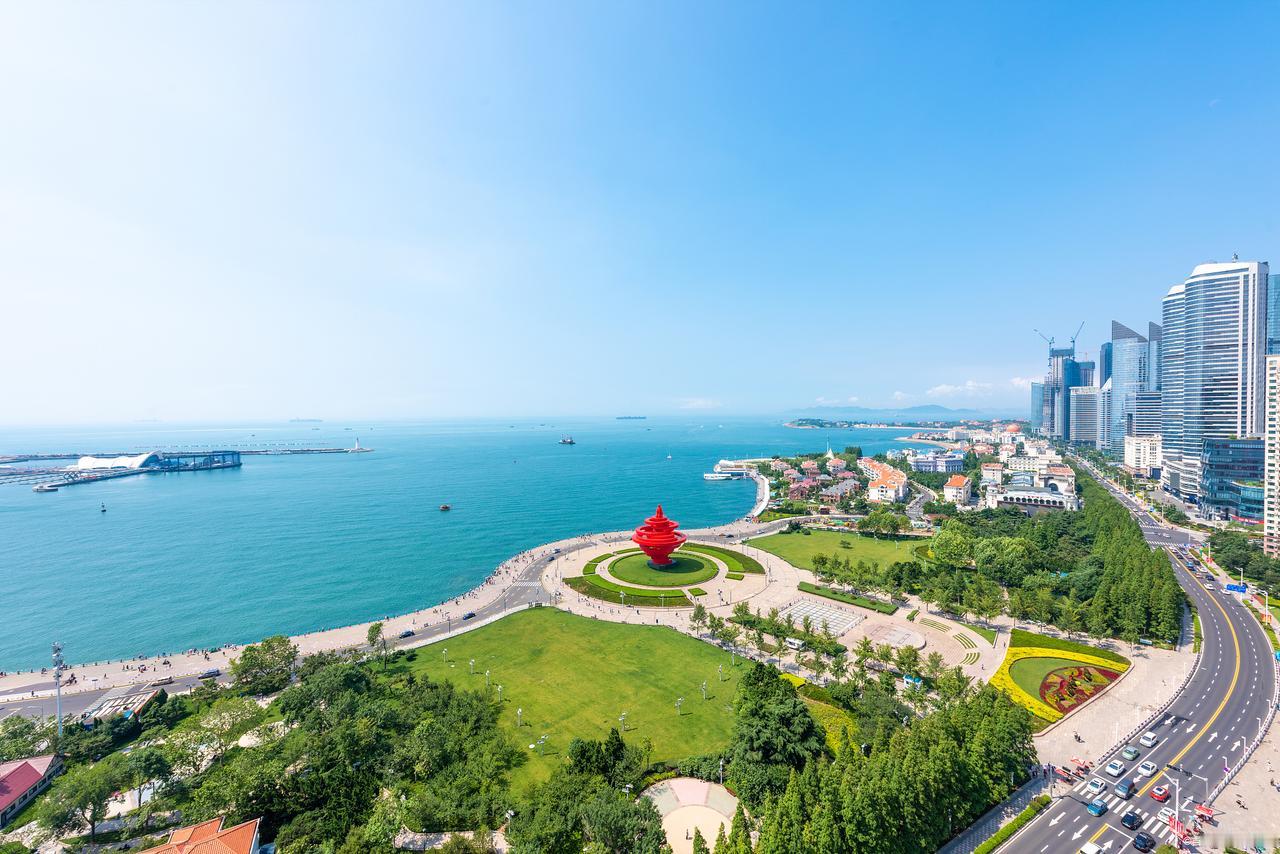 青岛距天津仅差42亿，北方第二城宝座将易主？**2025年前三季度的