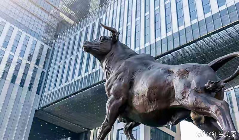 宇树上市暴涨4400亿，王兴兴敲钟为何全程没笑容？今天宇树科技正式登陆科创板，作为“人形机器人第一股