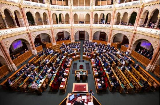 匈牙利国会表决通过，中美俄都不在的国际刑事法院，他也退了 路透社报道称，匈牙