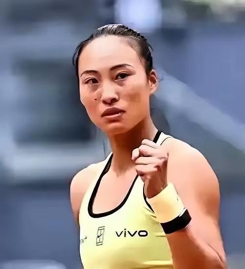 美网主办方现在肠子都悔青了吧？拒绝给伤愈复出的郑钦文外卡，非要把名额留给久疏战阵