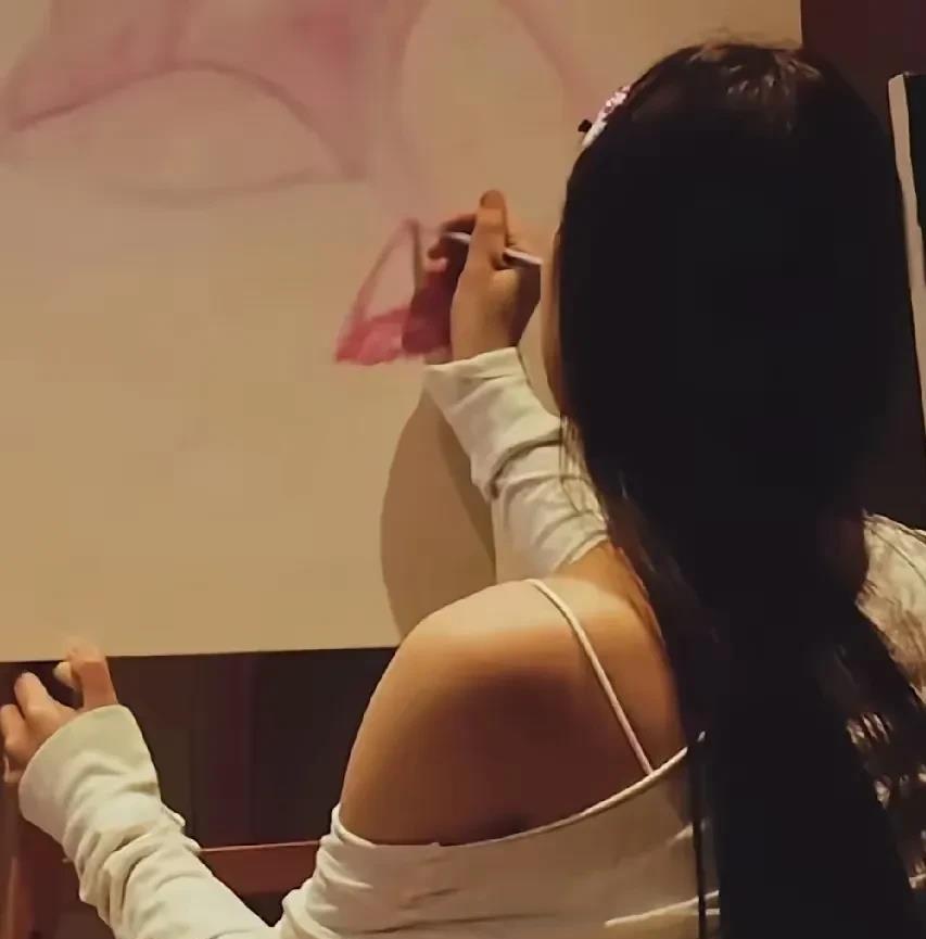 小S强行振作，为二女儿许韶恩的画展做宣传！6月22日，小S更新社交账号，为多才
