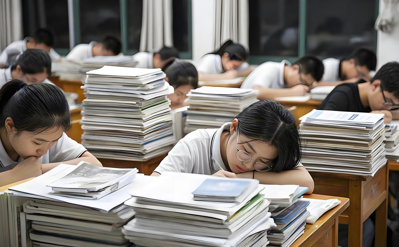 当代大学生就业难？不熬鸡汤，实用解决办法来了✅现在大学生就业真的太难了，毕业即