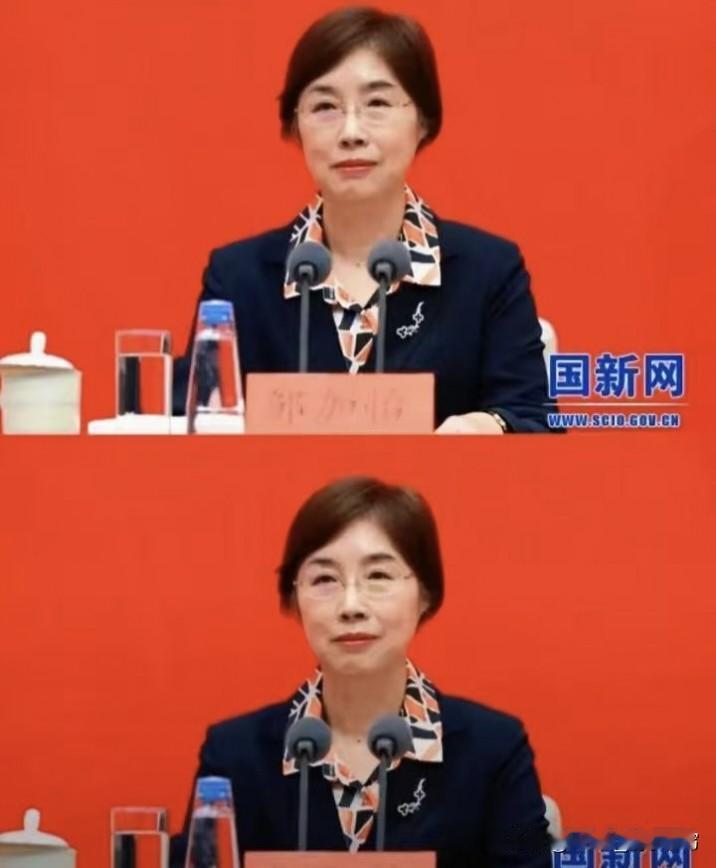 金立群要退休了，结果他女儿金刻羽一条微博，又把事儿掀起来了！就一个“@”，网