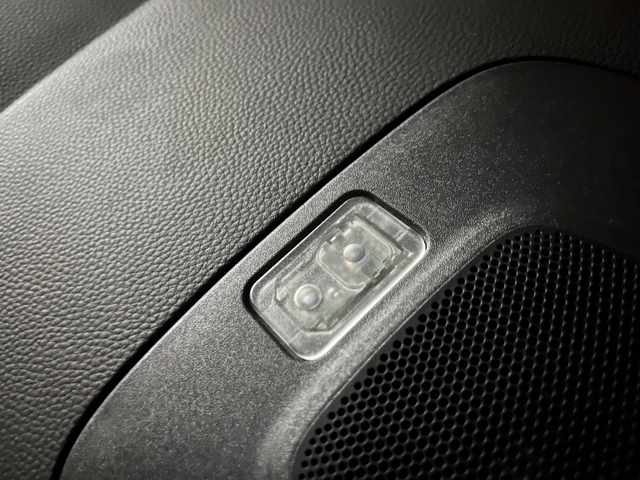 虽然丑点但好像有点用自动大灯下午天一暗就亮灯，换了个透明外壳，有一点磨砂，好像