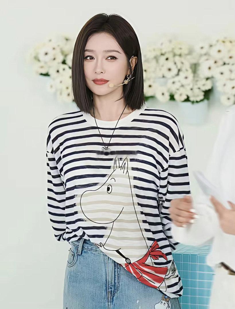 主持人问秦岚：“你已经四十多了，但怎么看起来像20岁的？”秦岚说：“因为我从来不