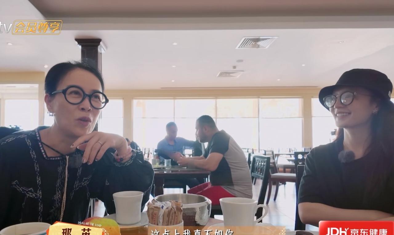 那英对龚俊说：“我真不如你啊。”在逛夜市的时候，手头上只有1000埃及镑的龚俊