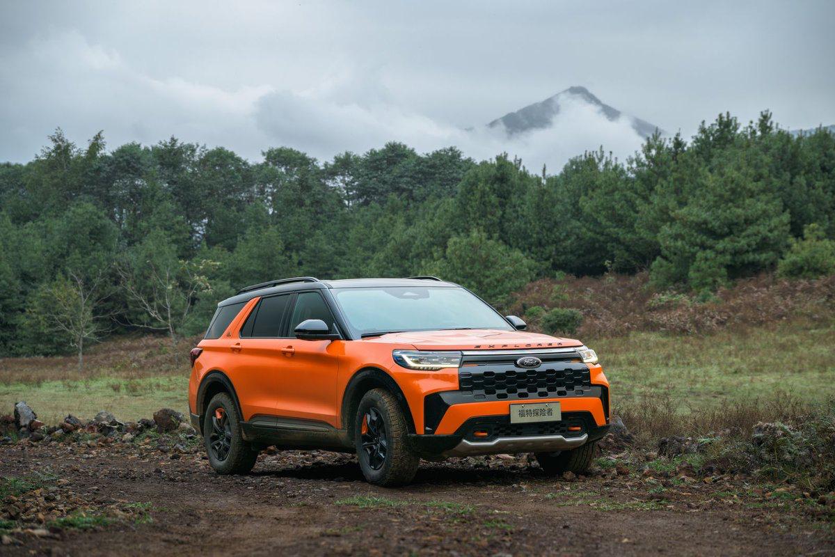 【售价36.98万元，福特探险者昆仑穿越版正式上市】11月6日，福特探险者昆仑穿