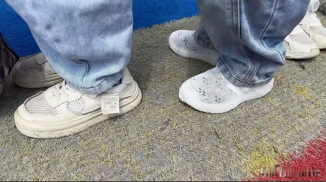 当老师让穿小白鞋，这个妈妈一双袜子就搞定了👍幼儿园小白鞋