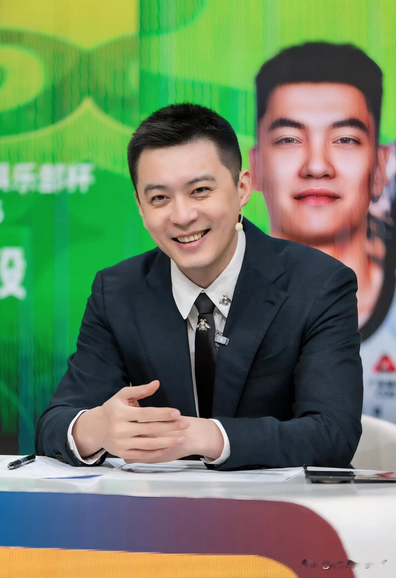 发现了没杨鸣有一个非常明显的变化不是他的颜值下降了，而是他的心情比当主教练