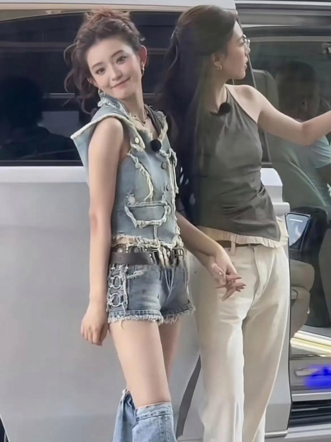一个敢设计，一个敢穿。