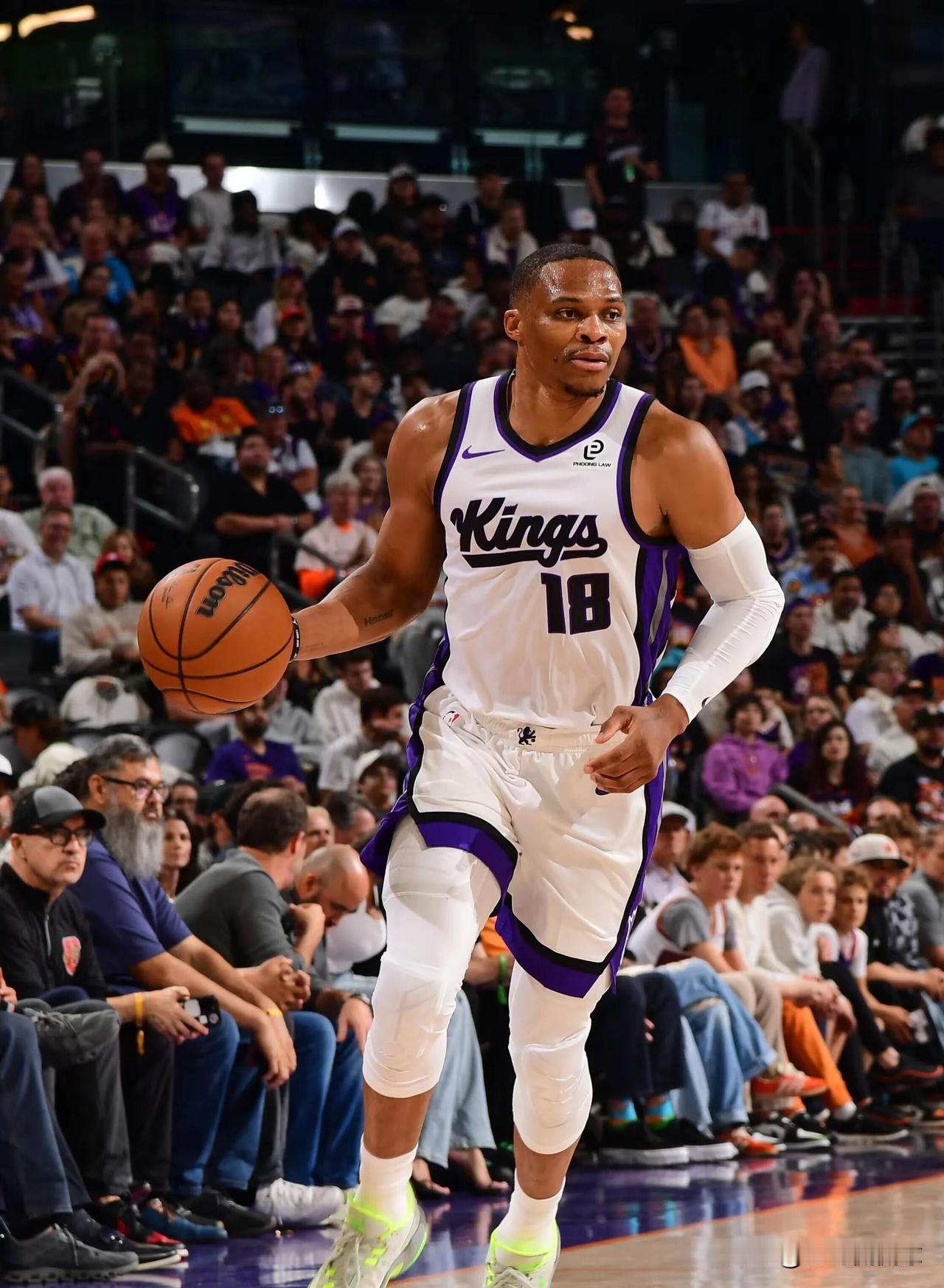 国王必须为老将威斯布鲁克涨薪！据数据统计显示，本赛季开赛至今，威少场均可以得到1